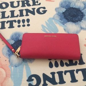 NEW * MK Magenta Wallet